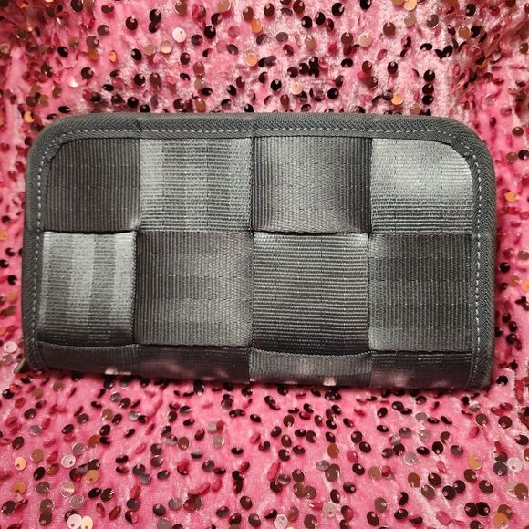 Harvey’s Seatbelt Classic Storm Gray Wallet - Picture 2 of 3